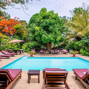 Hotel Hibiscus House Gambia Brufut Exterior photo