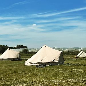 Strawberry Fields Glamping At Cottrell Family Farm Hotel Wokingham Exterior photo