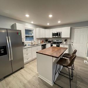 Remodeled Cottage With Sunroom Manchester Exterior photo