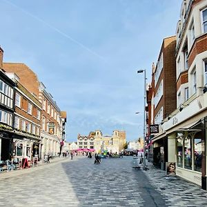 Apartamento New Studio Flat Overlooking City Centre Kingston upon Thames  Exterior photo