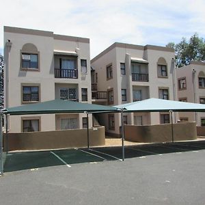 Broadway Self Catering Apartments Durbanville Exterior photo