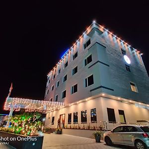 Vadpadraka Hotel And Resort Vadodara Exterior photo