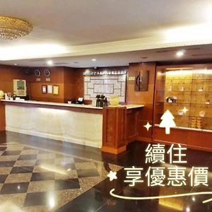 Jing Jing Holiday Hotel Kaohsiung Exterior photo