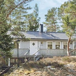 Awesome Home In Djurhamn With 3 Bedrooms Exterior photo