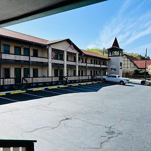 Alpine Valley Inn Helen Exterior photo