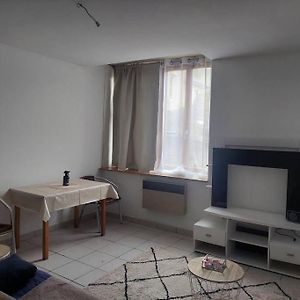 Fresnay-Sur-Sarthe: Joli Appartement Au Calme. Exterior photo