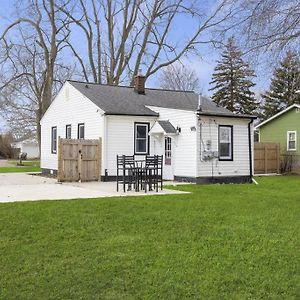 Great Location! Cozy Home With Huge Backyard Warren Exterior photo