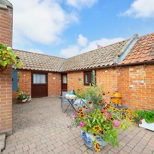 The Old Bakery Villa Mautby Exterior photo