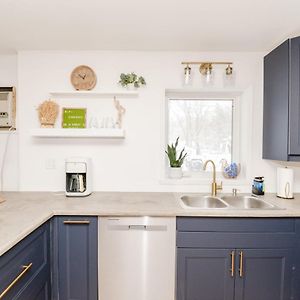 New Remodeled Townhome In Central Fargo Exterior photo