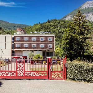 Hotel Les Trois Roses, Meylan Grenoble Exterior photo