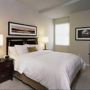 Hotel Meridian Parkside Newport News Room photo