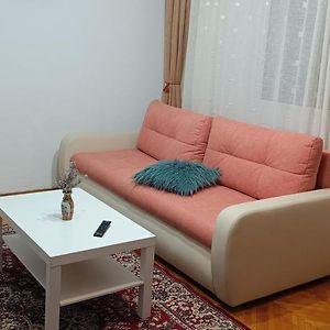 Apartamento Apartament Alexandra Orşova Exterior photo