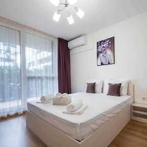 Labyrinth Apartment - Free Parking Space Included Varna Exterior photo