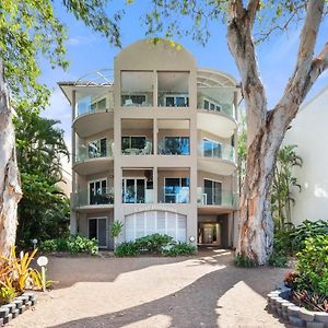 Coral Horizons - Beachfront Apartments Palm Cove Exterior photo