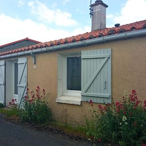 La Maisonnette Des Louves - Gite Rural Avec Jardin Villa Barbechat Exterior photo