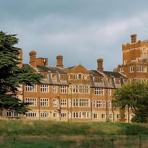 Hotel De Vere Selsdon Estate Croydon Exterior photo