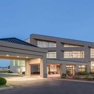 Hotel Wyndham Garden Conference Center Champaign - Urbana Exterior photo