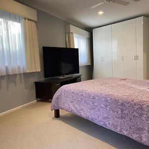 Guest Ensuite 7 Minutes From Airport Melburne Exterior photo