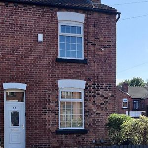 Victorian Semi Detached House Behind The High Street Villa Newton-le-Willows Exterior photo