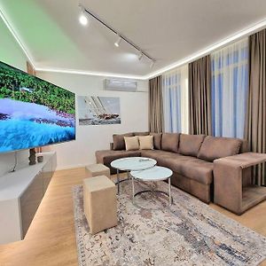 Luxury Apartment. 75 Inches Tv Varna Exterior photo