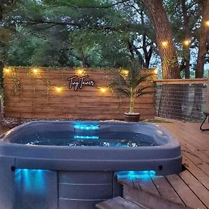 The Tiny 'Tainer - Tiny Container Home W. Hot Tub! Weatherford Exterior photo