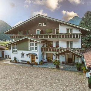 Garni Zimmerhofer Bed and Breakfast Campo Tures Exterior photo