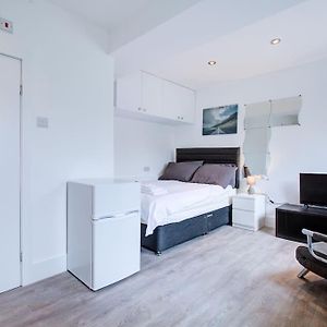 Comfy And Convenient Studio Suite Lewisham With Free Street Parking, Wifi And Quick Access To Central London Sleep 3 Exterior photo