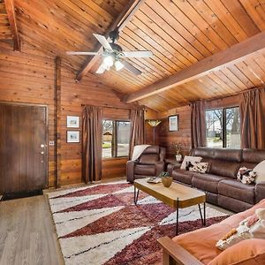 Cozy Copper Cabin In The City Sioux Falls Exterior photo