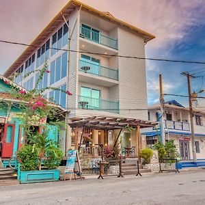 Hotel Azul Bocas Town Exterior photo