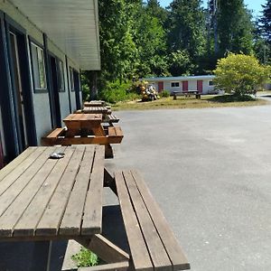 Dolphin Motel Tofino Exterior photo