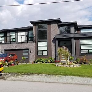 Spacious Basement Suite Coquitlam Exterior photo