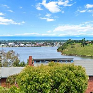 Sunset Retreat With Water Views Villa Lakes Entrance Exterior photo