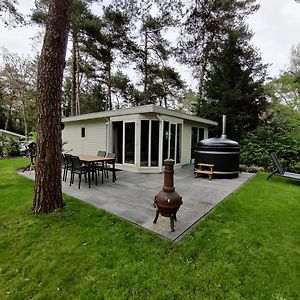 Apartamento Huisje Weltevree Met Hottub Beekbergen Exterior photo