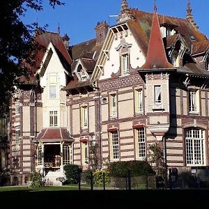 Chateau Hotel De La Rapee Rest. La Pommeraie Cergy Exterior photo