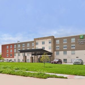 Holiday Inn Express & Suites Omaha Airport, An Ihg Hotel Carter Lake Exterior photo