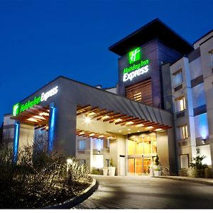 Holiday Inn Express & Suites Langley, An Ihg Hotel Exterior photo