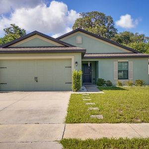 Tavares Retreat With Covered Patio And Private Yard Villa Exterior photo