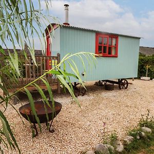 Shepherd'S Hut Villa Bridgend  Exterior photo