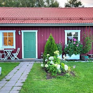 Apartamento Cabin Located In A Traditionally Swedish Setting! Umeå Exterior photo