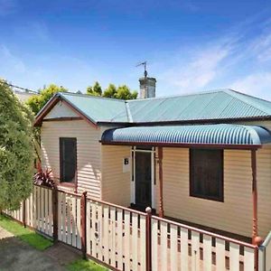 Milton House, Hamilton Villa Exterior photo