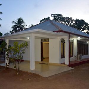 Lion Holiday Home Anuradhapura Exterior photo