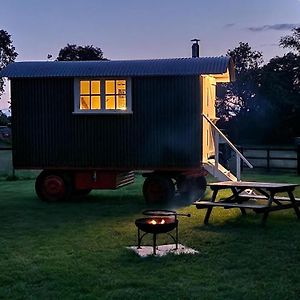 Hotel The Delkin Shepherds Huts Castle Combe Exterior photo