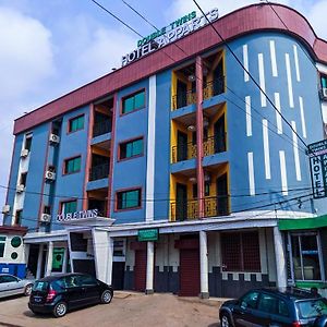 Double Twins Hotel & Appartement Yaoundé Exterior photo
