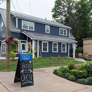 Fabulous Downtown Wolfville Suite With Parking Exterior photo