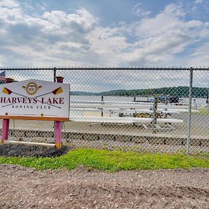 Apartamento Stylish Harveys Lake Apt - Steps To The Water! Exterior photo