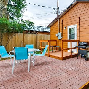 Quaint Cody Cottage With Grill Walk To Downtown! Exterior photo