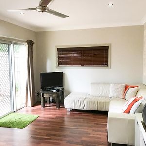 Apartamento Modern & Cosy Granny Flat In Cairns-Wifi Included Edge Hill Exterior photo