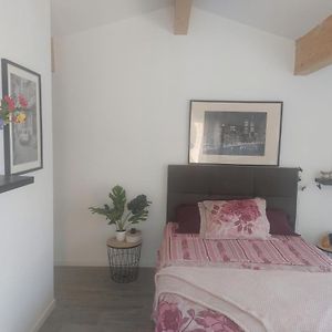 Chambre Climatisee A 20 Minutes De Bordeaux Bed and Breakfast Marcamps Exterior photo