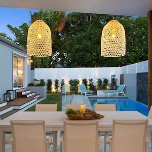 Contemporary Coastal Luxury With An Outdoor Pool Villa Gold Coast Exterior photo