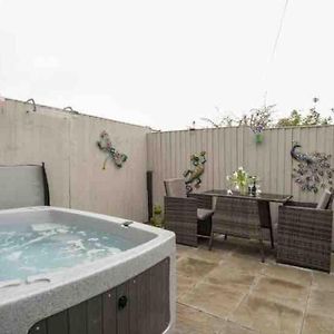 Beeches Bach, 1 Bedroom Cottage With Hot Tub Prestatyn Exterior photo